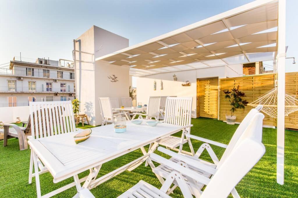 Neoclassical Apartment With 2 Bedrooms In Pire Dış mekan fotoğraf