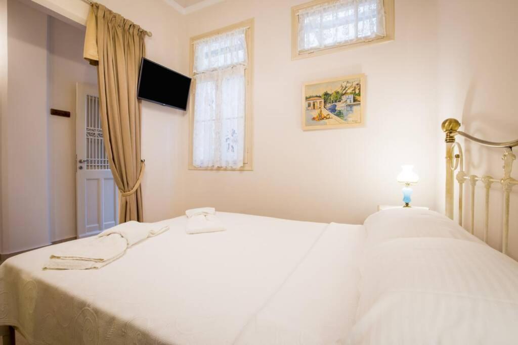 Neoclassical Apartment With 2 Bedrooms In Pire Dış mekan fotoğraf