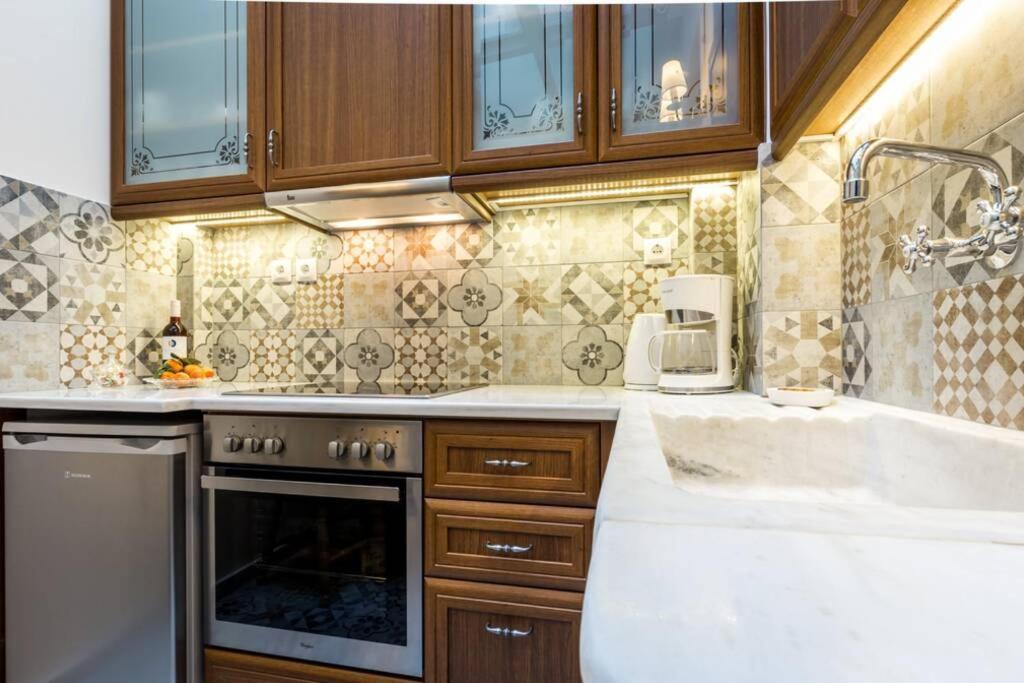Neoclassical Apartment With 2 Bedrooms In Pire Dış mekan fotoğraf