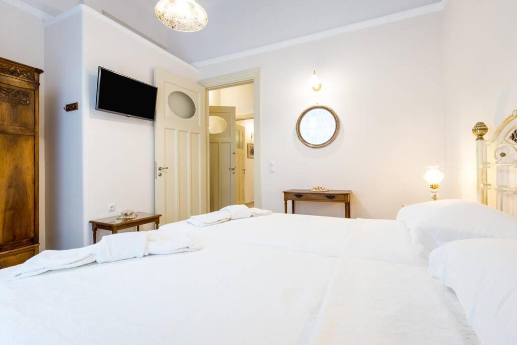 Neoclassical Apartment With 2 Bedrooms In Pire Dış mekan fotoğraf
