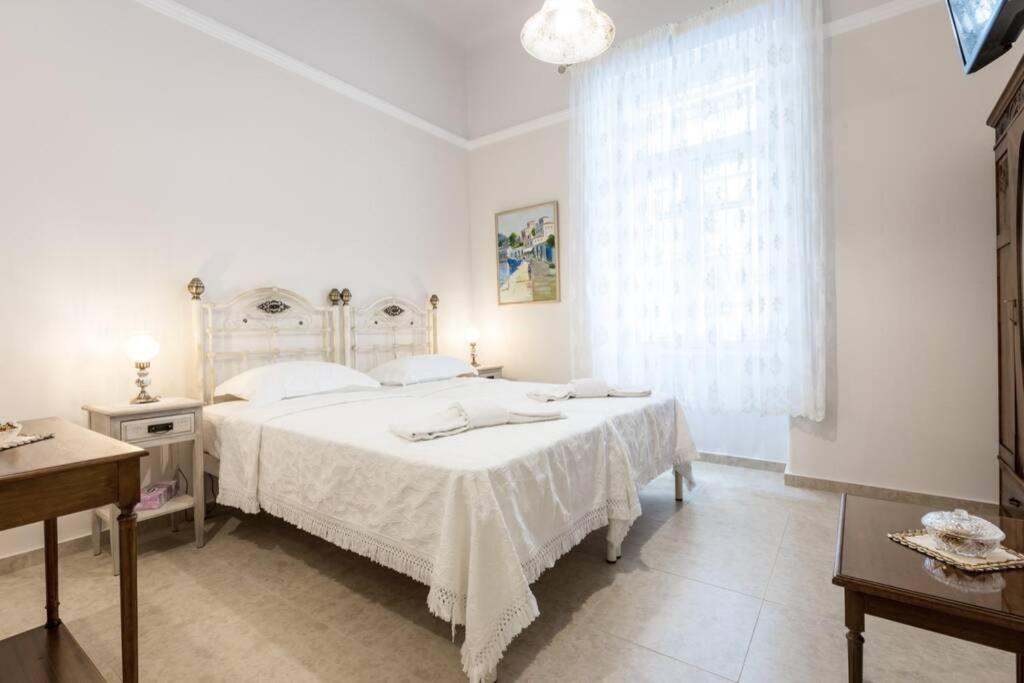 Neoclassical Apartment With 2 Bedrooms In Pire Dış mekan fotoğraf