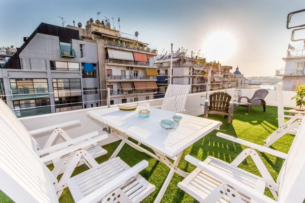 Neoclassical Apartment With 2 Bedrooms In Pire Dış mekan fotoğraf