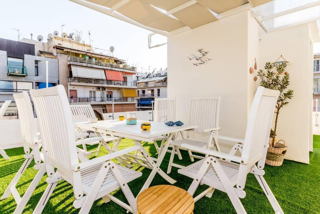 Neoclassical Apartment With 2 Bedrooms In Pire Dış mekan fotoğraf
